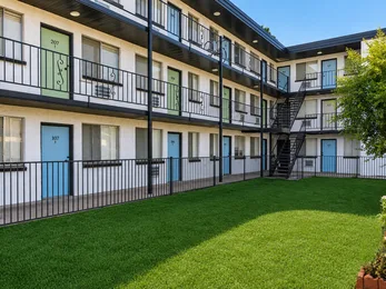 Lost Creek Apartments courtyard exterior