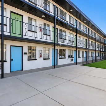 Lost Creek Apartments exterior photo 5