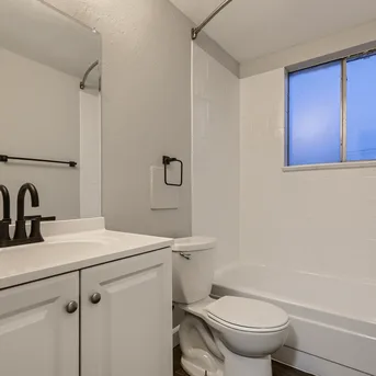 Lost Creek Apartments interior photo 9